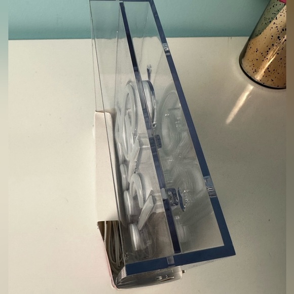 Acrylic neon Girl Boss sign, in pink light, size 7” by 7”, NWT - Picture 5 of 6